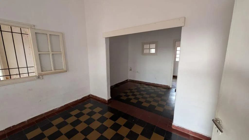 Casa EN VENTA a Refaccionar sobre Av. Tacuarí