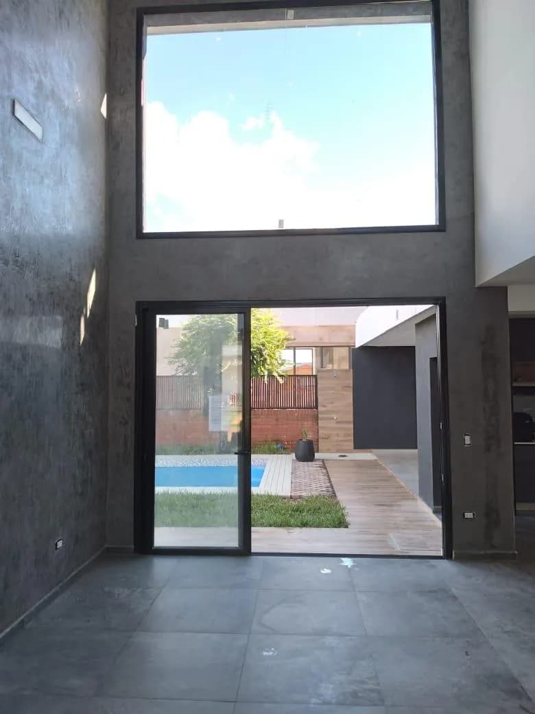 Moderna Casa de 3 dormitorios en VENTA