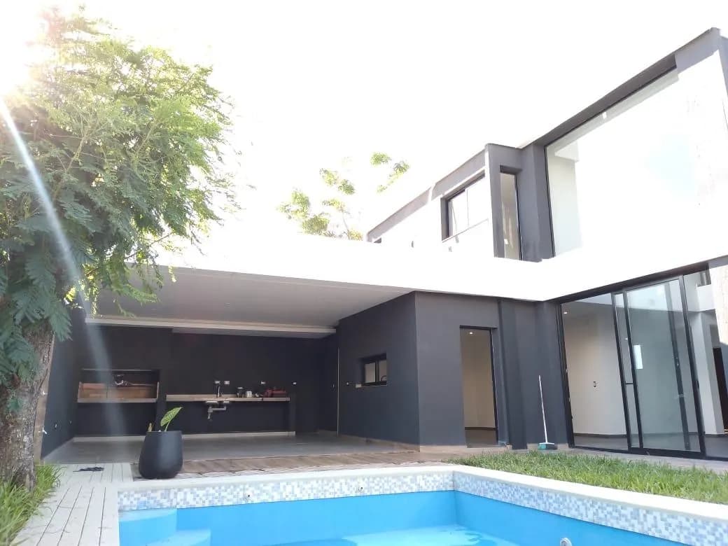 Moderna Casa de 3 dormitorios en VENTA