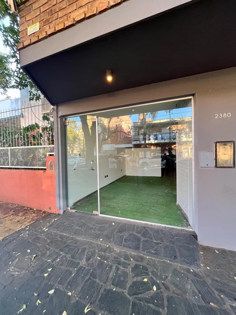 Casa centrica en Venta en posadas con 3 habitación y un local