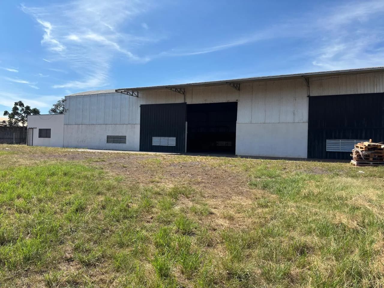 DEPÓSITO + OFICINA EN VENTA SOBRE RUTA 14 – ARISTÓBULO DEL VALLE