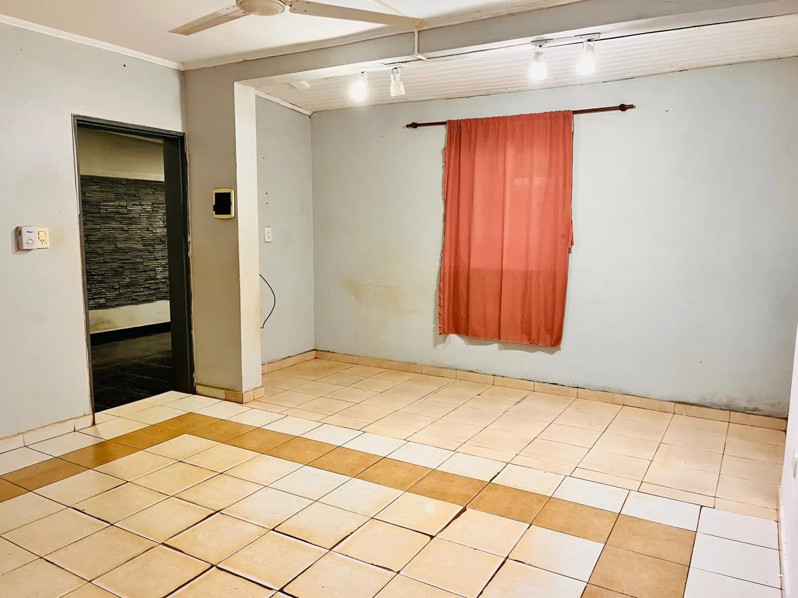 CASA EN ALQUILER 2 dormitorios – ITAEMBÉ MINÍ