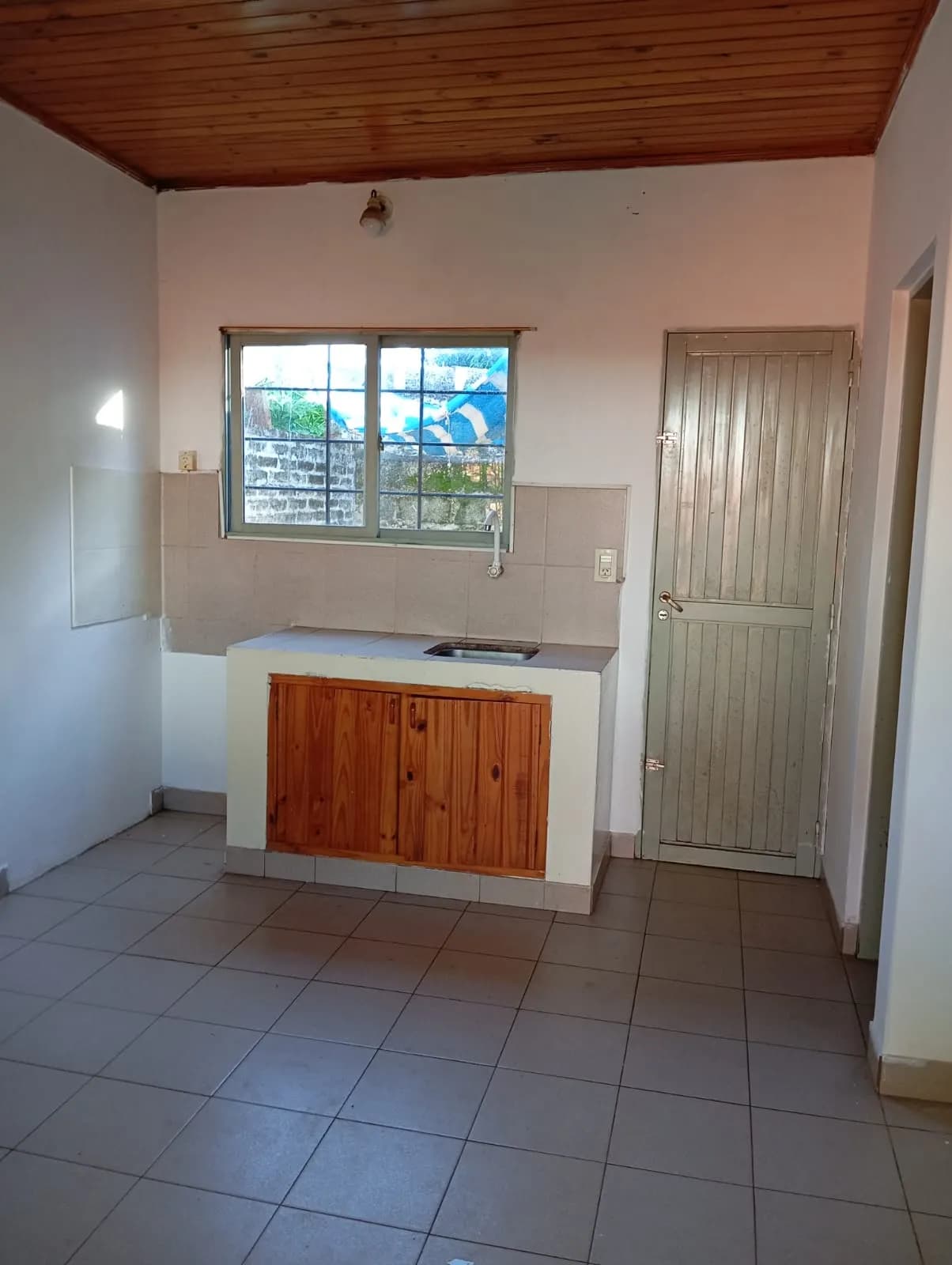 MONOAMBIENTE EN ALQUILER – ZONA SANTA CATALINA Y ACEVEDO