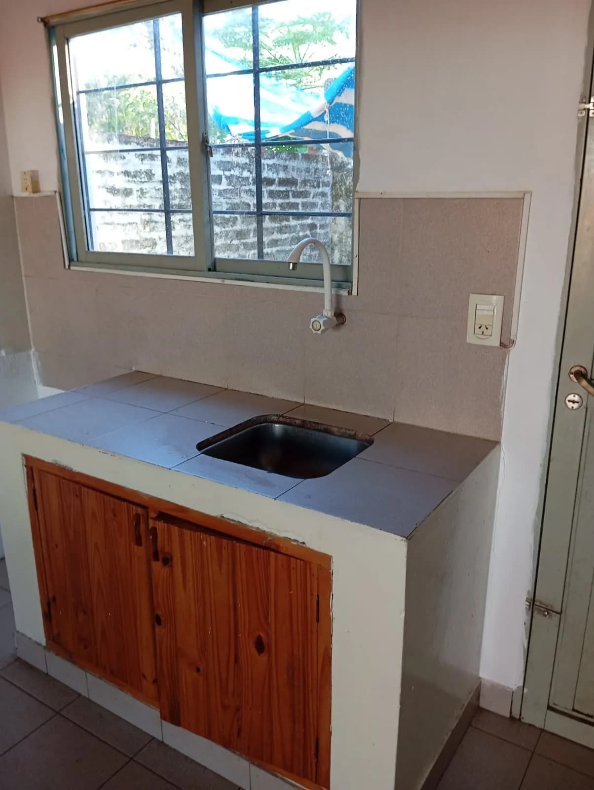 MONOAMBIENTE EN ALQUILER – ZONA SANTA CATALINA Y ACEVEDO