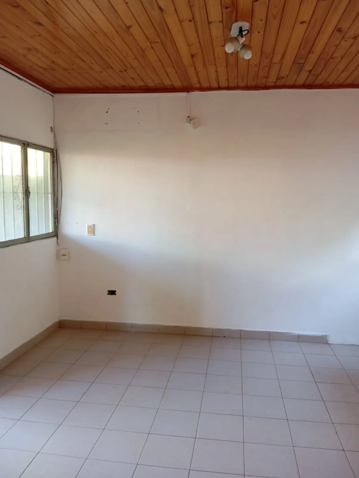 MONOAMBIENTE EN ALQUILER – ZONA SANTA CATALINA Y ACEVEDO