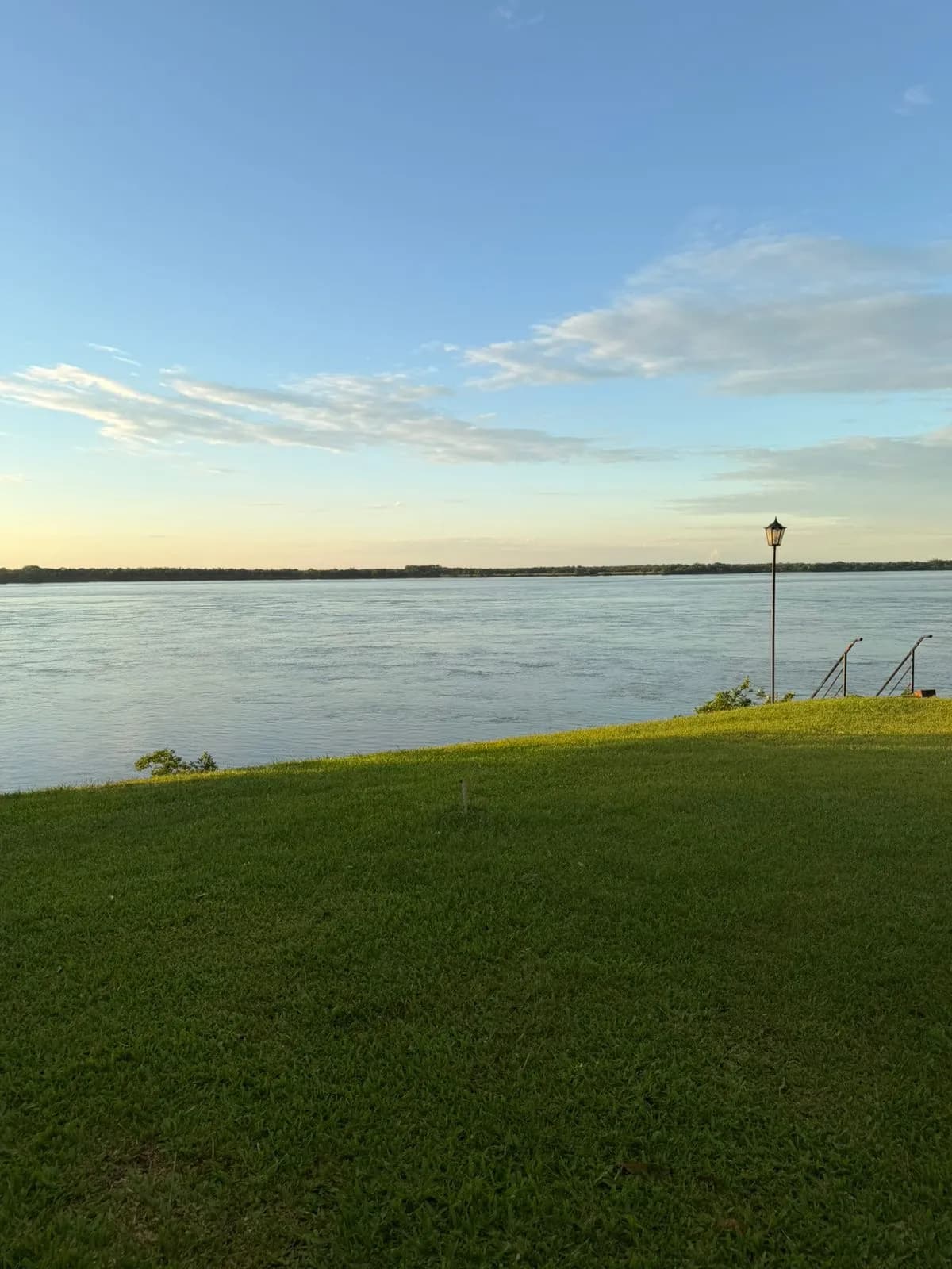 Casa en Venta 1.250 m² con bajada propia a la playa y vistas abiertas al río.