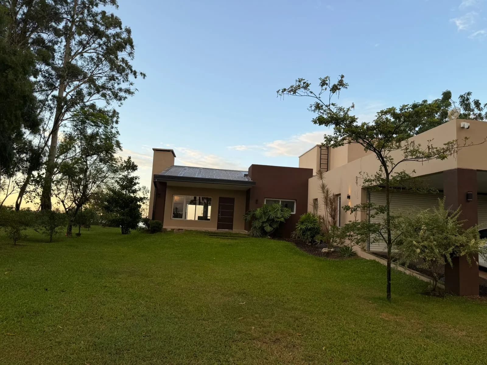 Casa en Venta 1.250 m² con bajada propia a la playa y vistas abiertas al río.