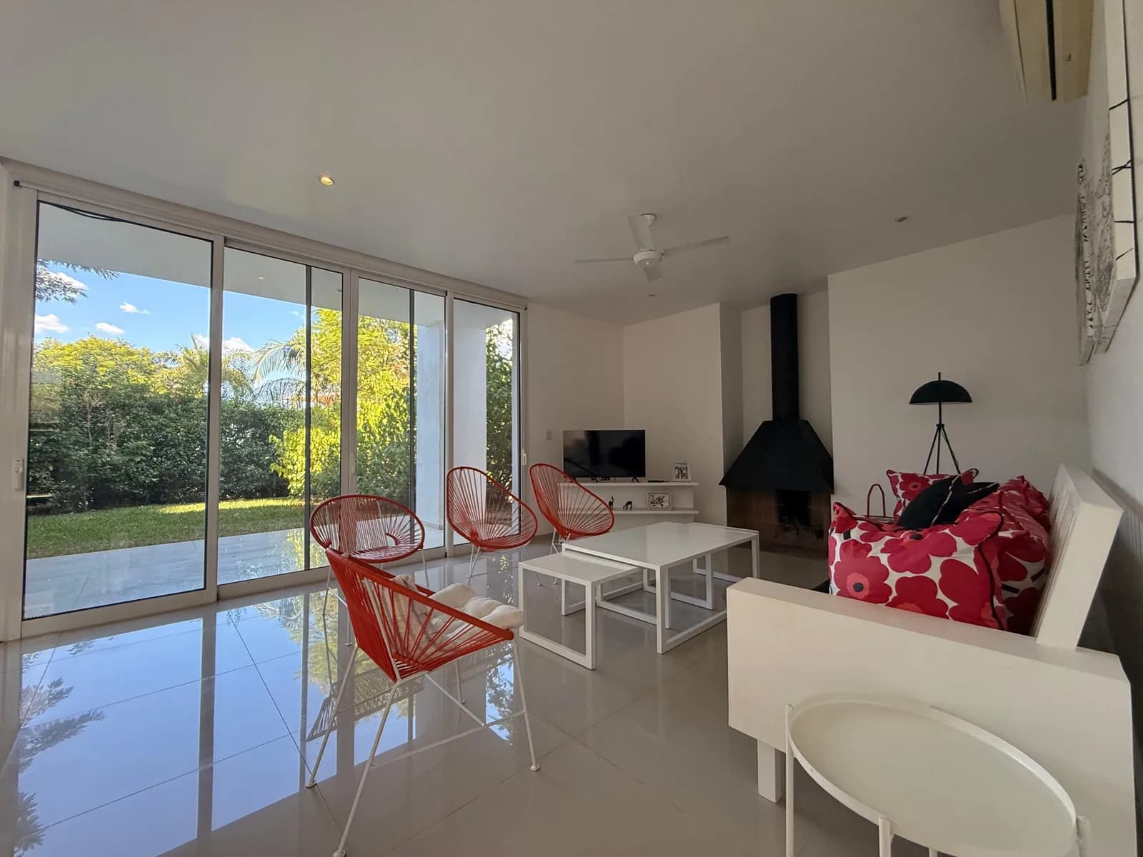 Casa en Venta 4 dormitorios en Barrio Puerto Laurel