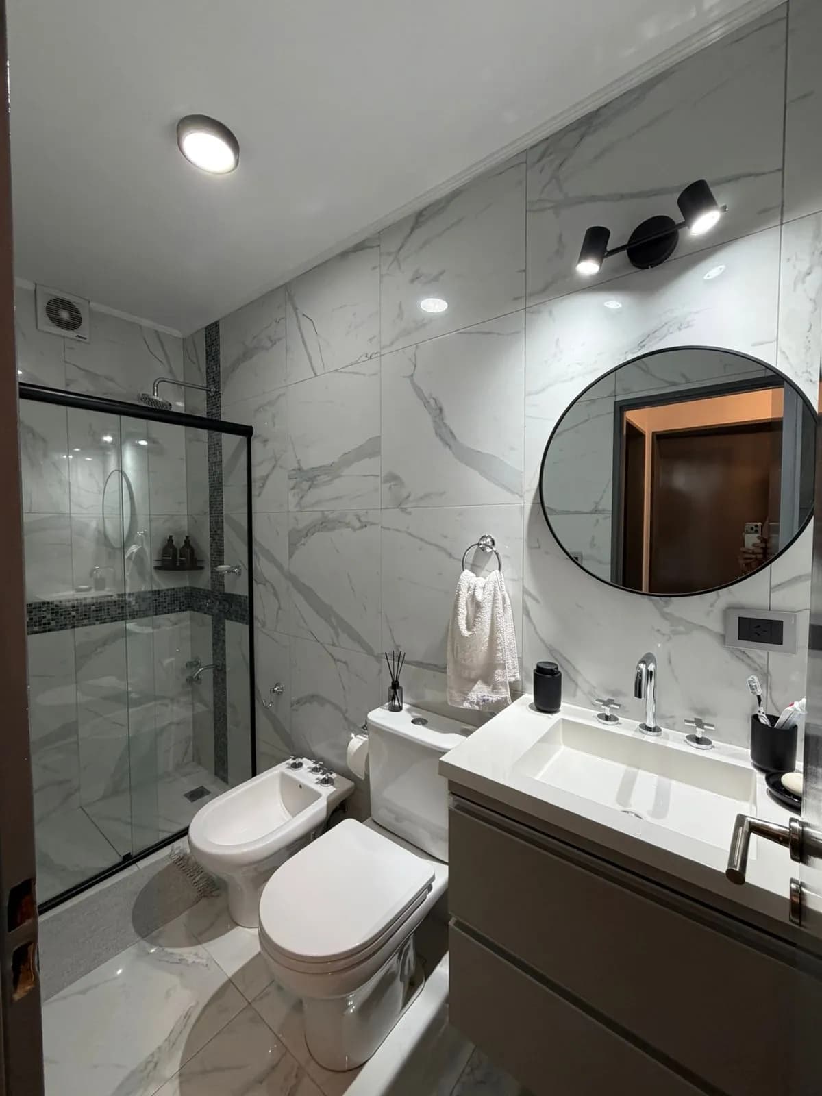 Casa en venta Av. López y Planes esquina Eva Perón