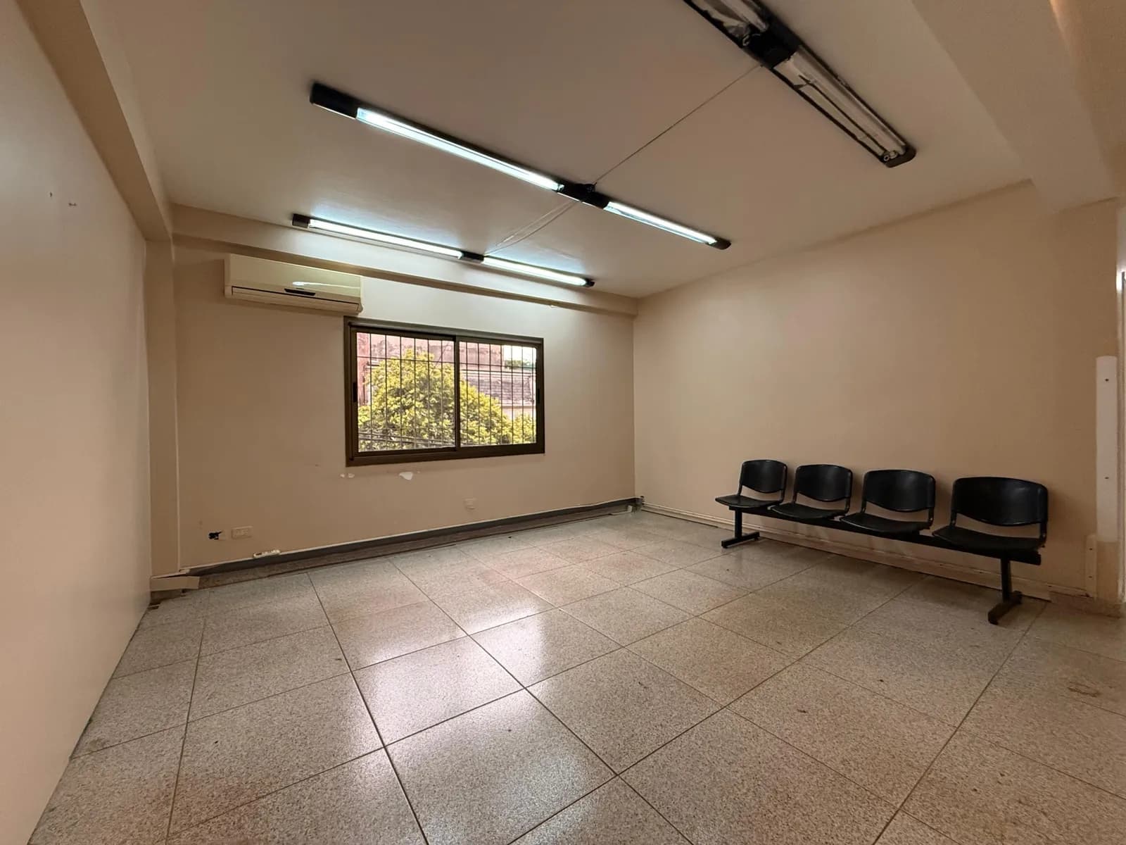 EN ALQUILER oficina premium – calle rioja y colón