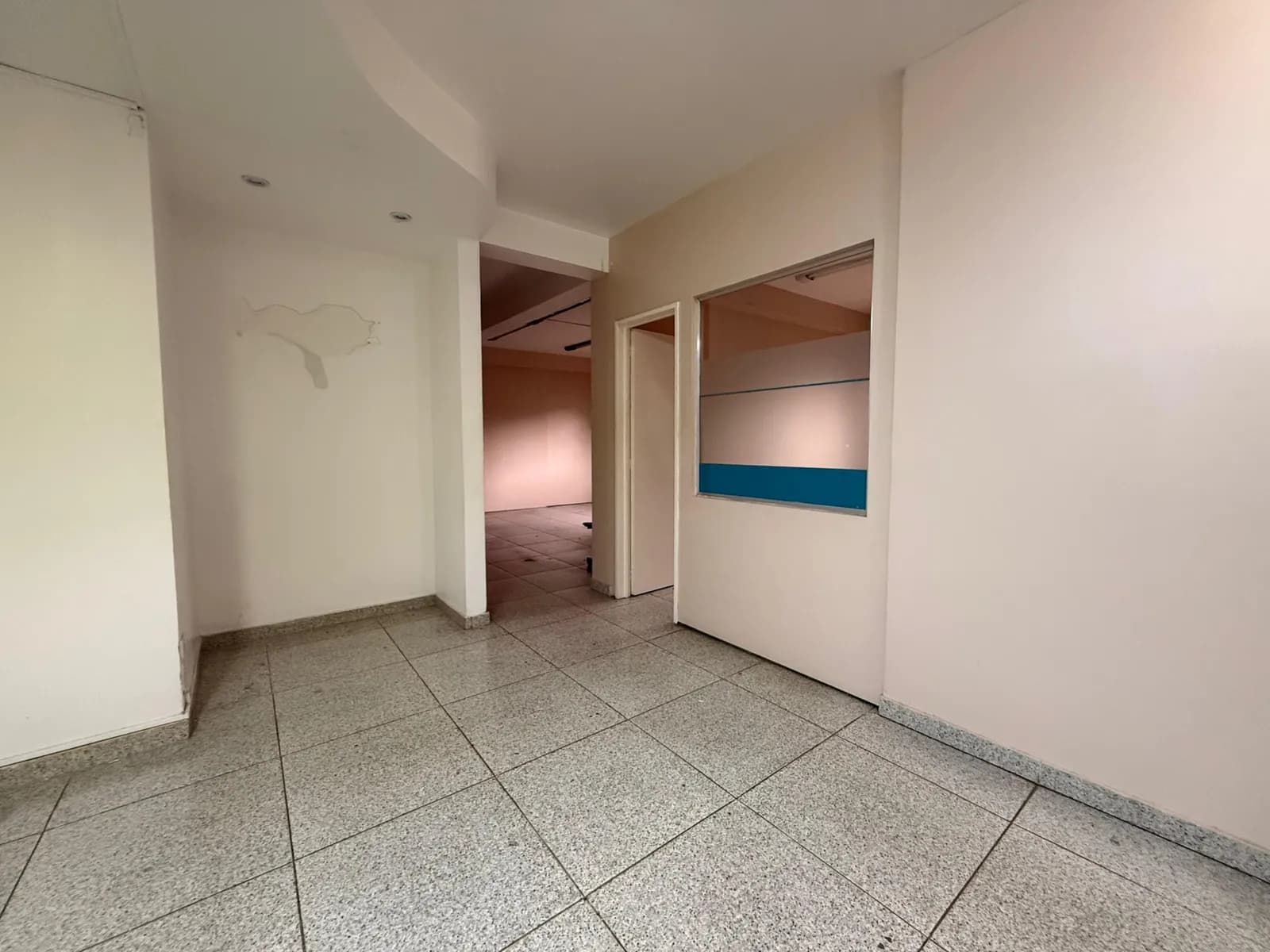 EN ALQUILER oficina premium – calle rioja y colón