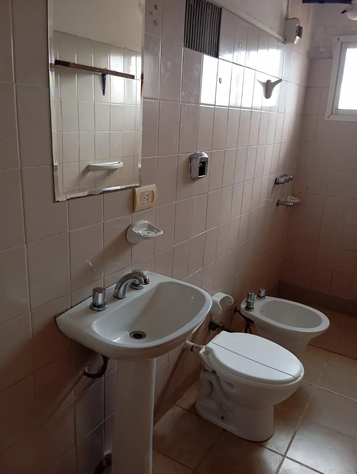 ALQUILER departamentos 2 dormitorios Tripoli y Av. Chacabuco