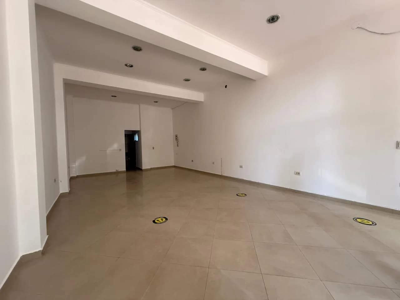 ALQUILER Local Comercial por calle Rivadavia