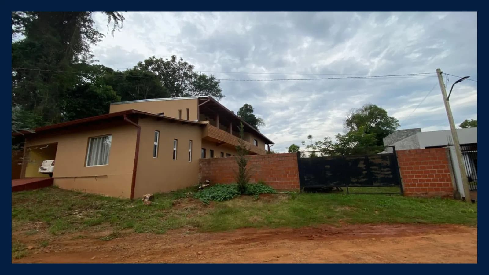 CASA 2 Plantas en VENTA (Zona Rio Uruguay – Mnes)