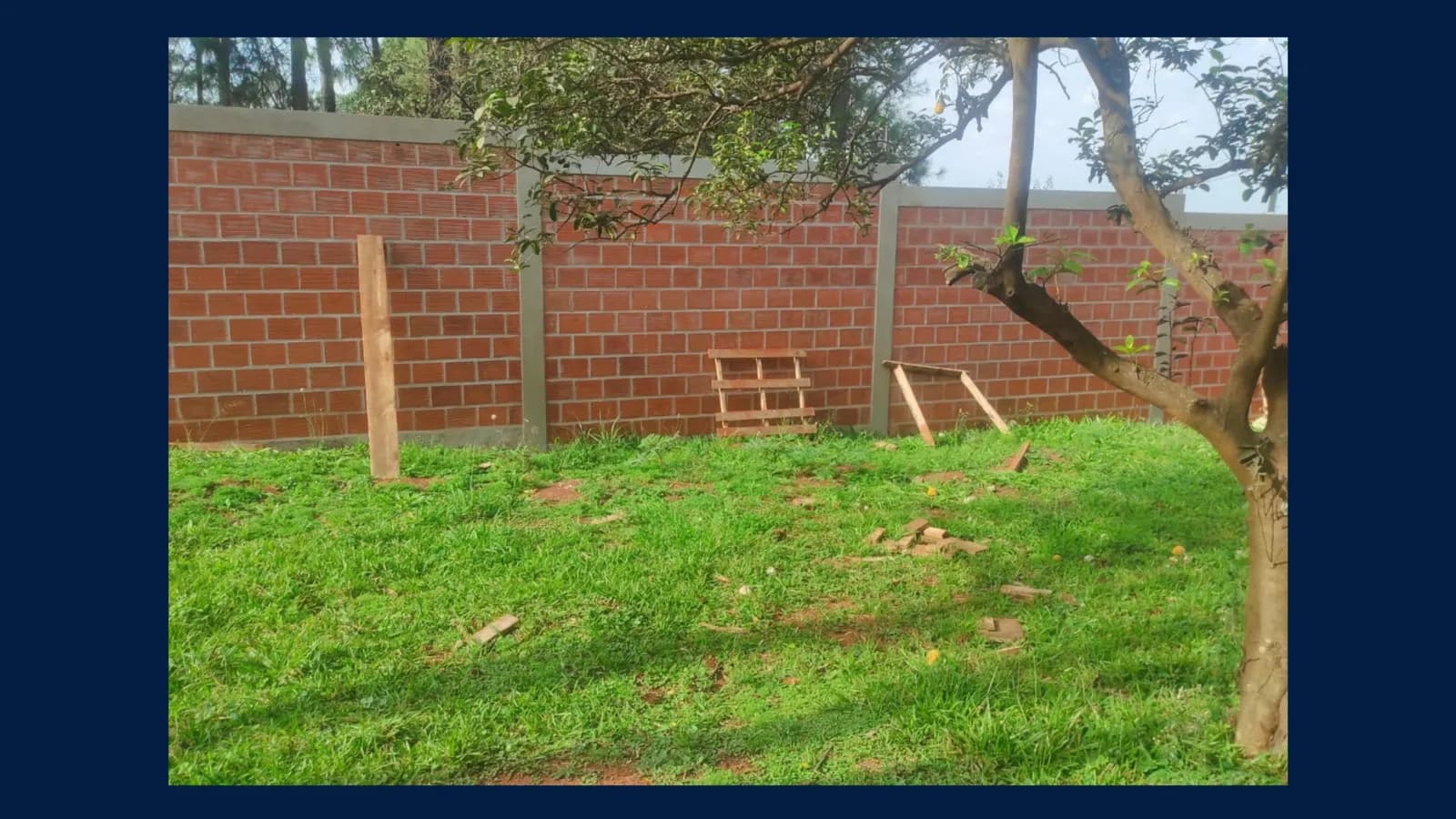 2 Terrenos Baldios en VENTA – (En Esquina con Muro)