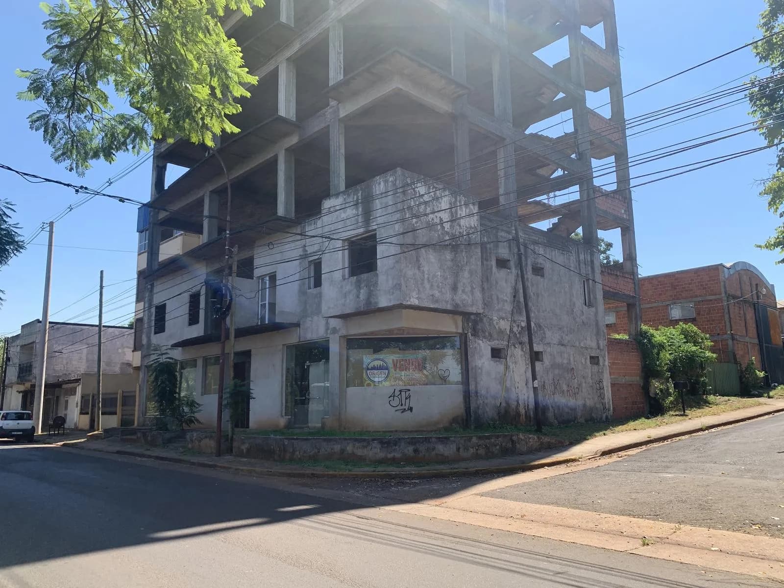 estructura de edificio comercial en VENTA por Av. 115 esquina Gobernador Barreyro