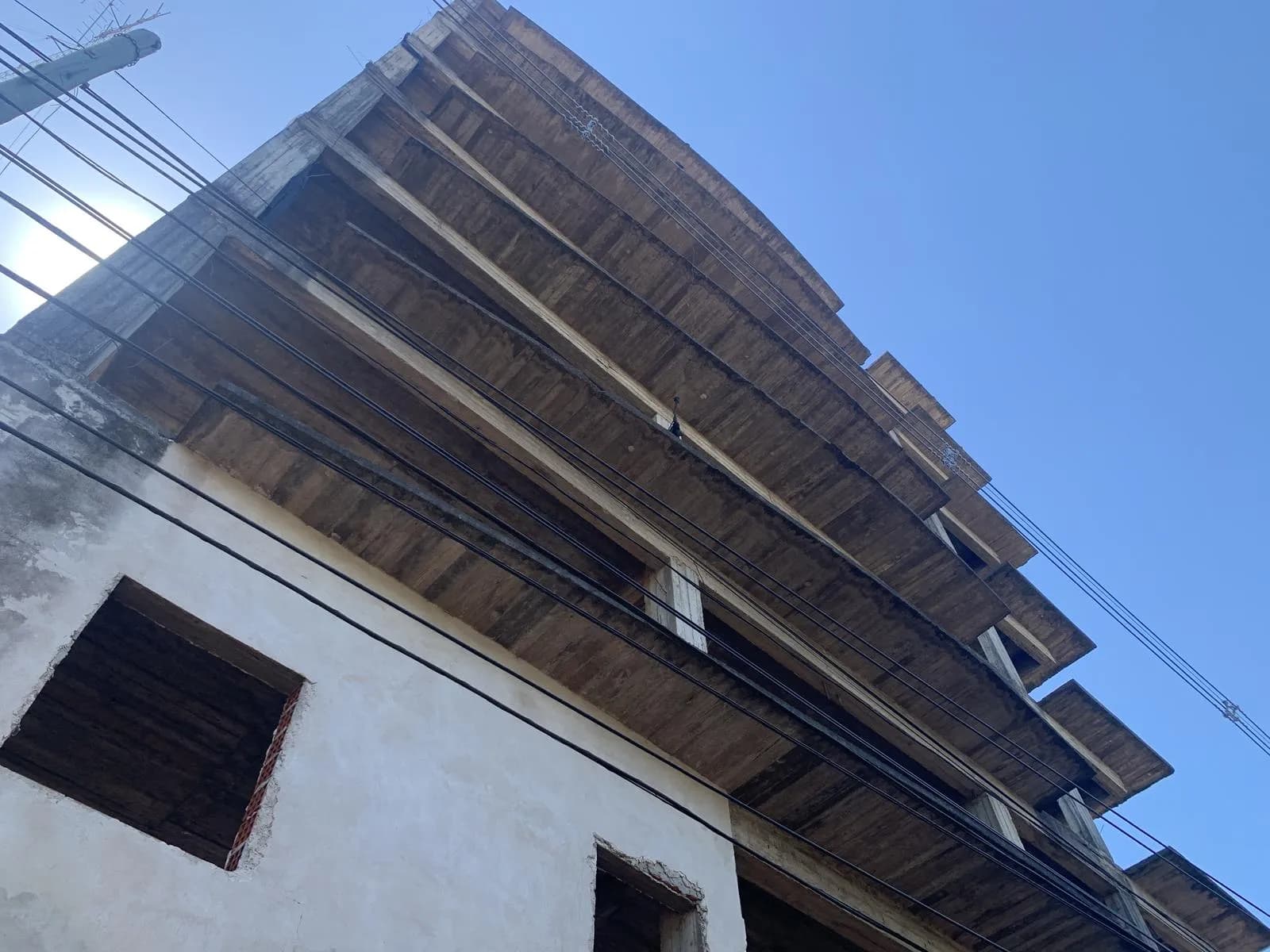 estructura de edificio comercial en VENTA por Av. 115 esquina Gobernador Barreyro