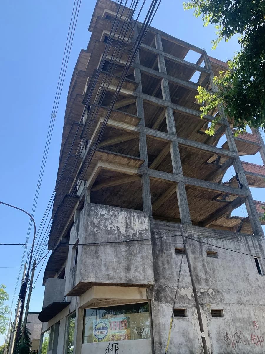 estructura de edificio comercial en VENTA por Av. 115 esquina Gobernador Barreyro