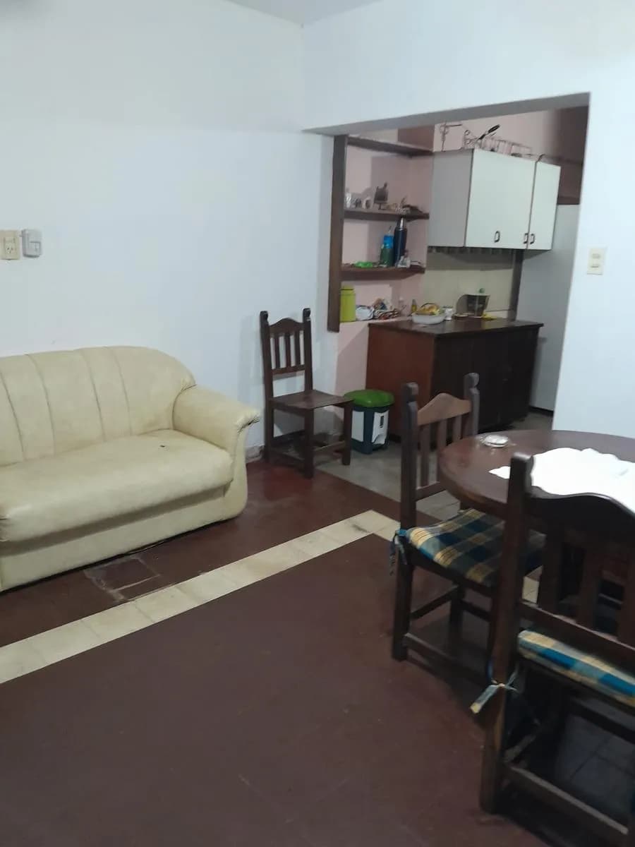 VENDO casa por Gral paz entre sarmiento y Santa Fe