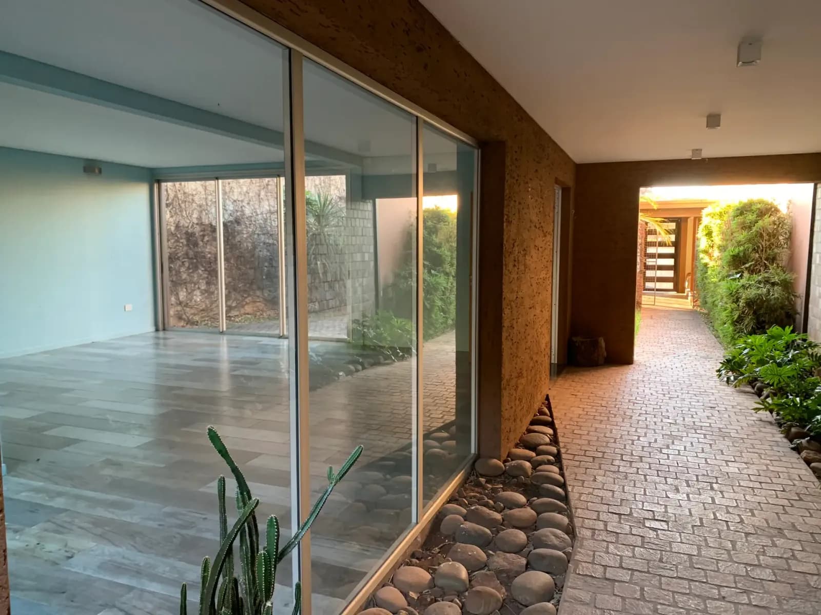 Casa de 6 de ambientes en posadas. Calidad premium ,piscina y parilla. A 200 metros del california de Sta Catalina