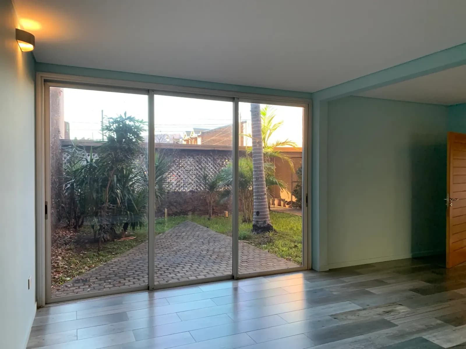 Casa de 6 de ambientes en posadas. Calidad premium ,piscina y parilla. A 200 metros del california de Sta Catalina