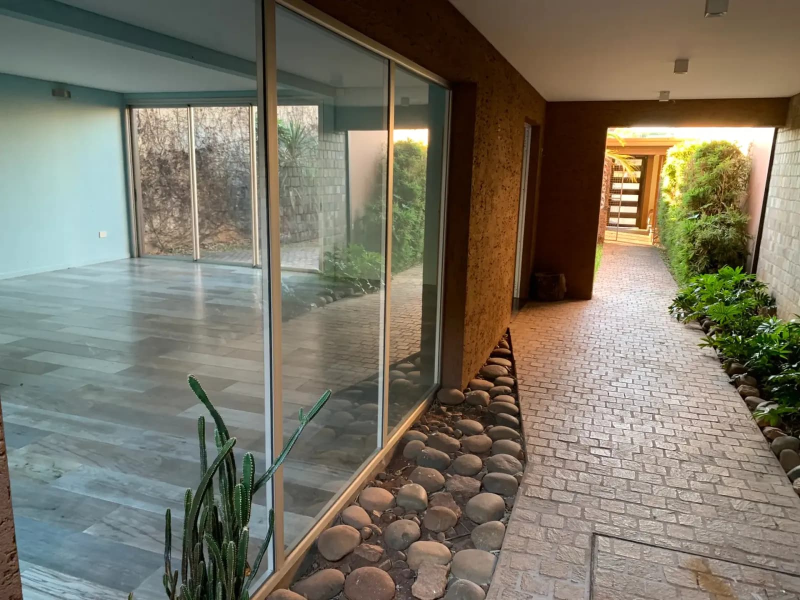 Casa de 6 de ambientes en posadas. Calidad premium ,piscina y parilla. A 200 metros del california de Sta Catalina