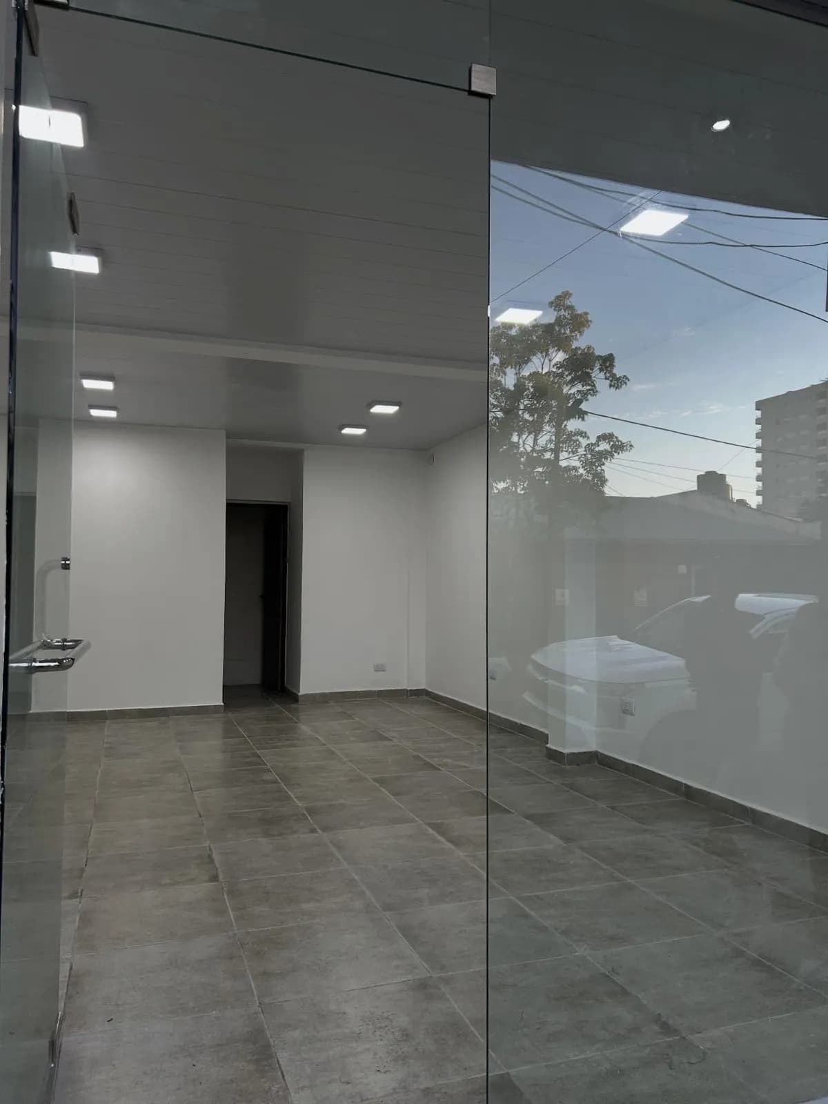 LOCAL A ESTRENAR · SEMICENTRO
