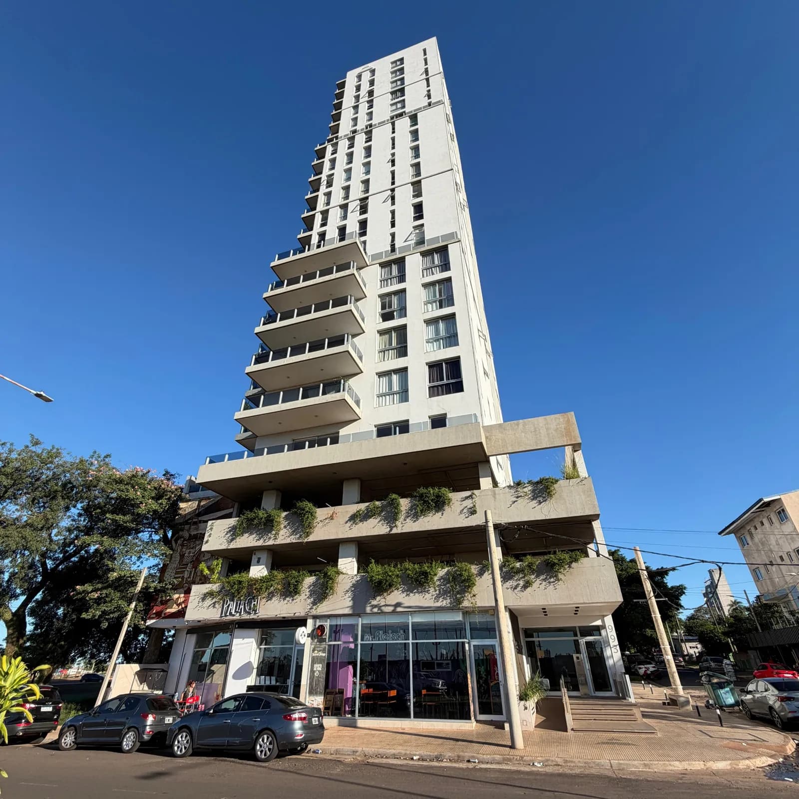 Departamento sobre Costanera, Alarif Trench