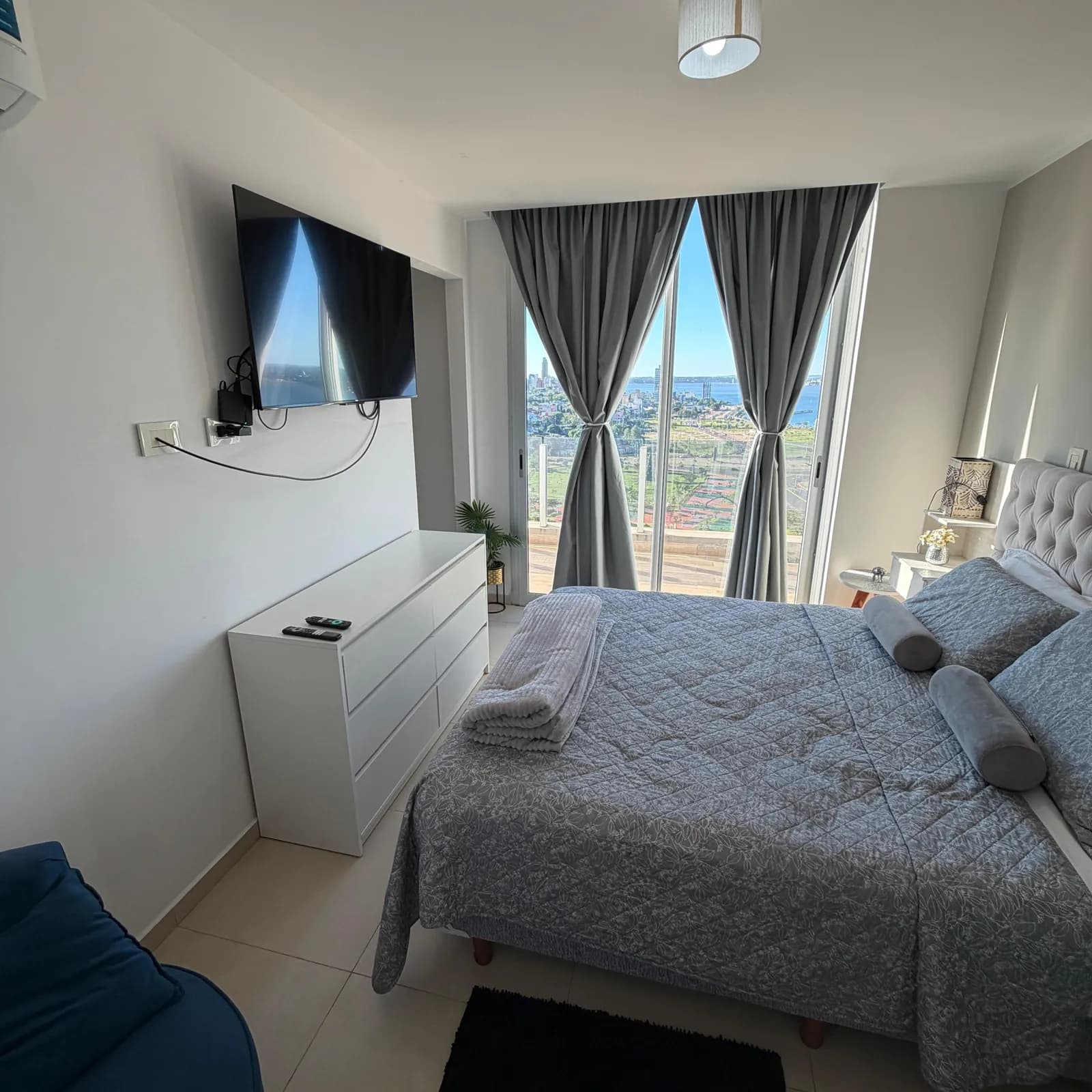 Departamento sobre Costanera, Alarif Trench