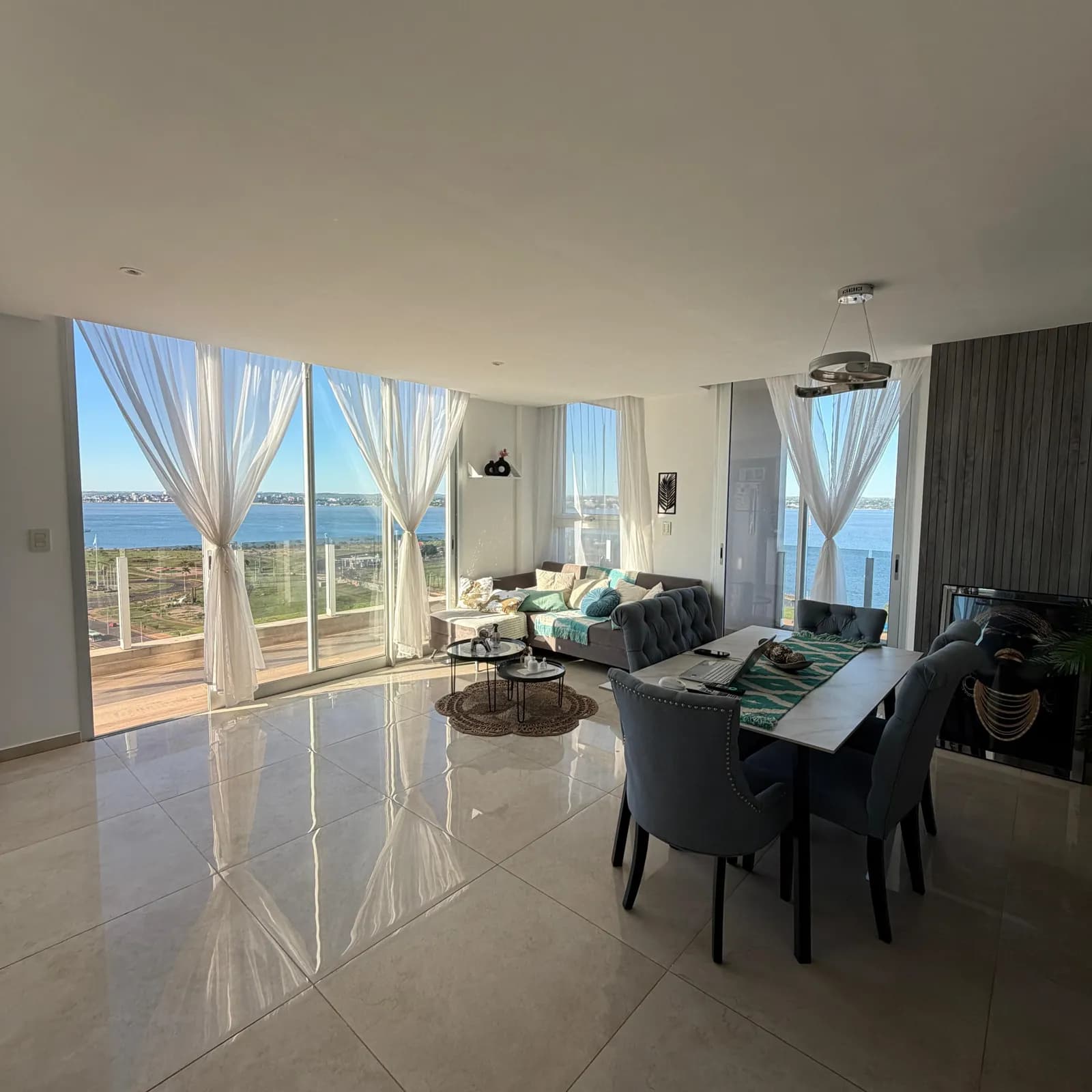 Departamento sobre Costanera, Alarif Trench