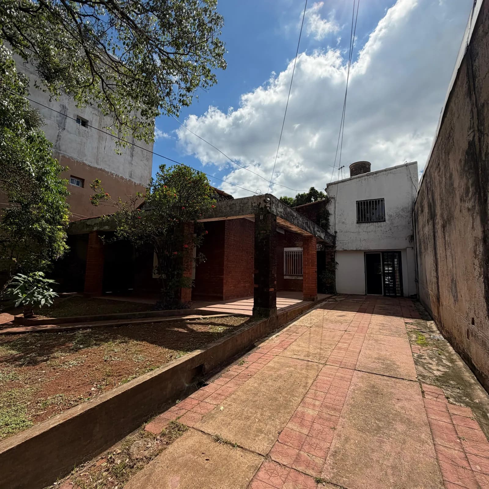 Casa a reciclar sobre Calle Chubut casi Av. Lavalle