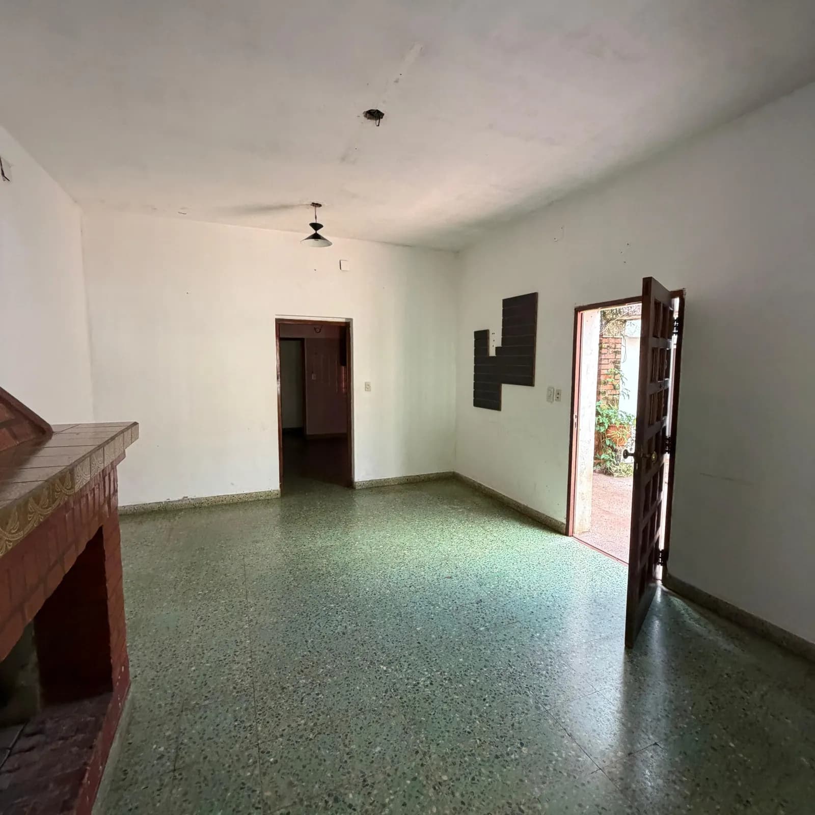 Casa a reciclar sobre Calle Chubut casi Av. Lavalle