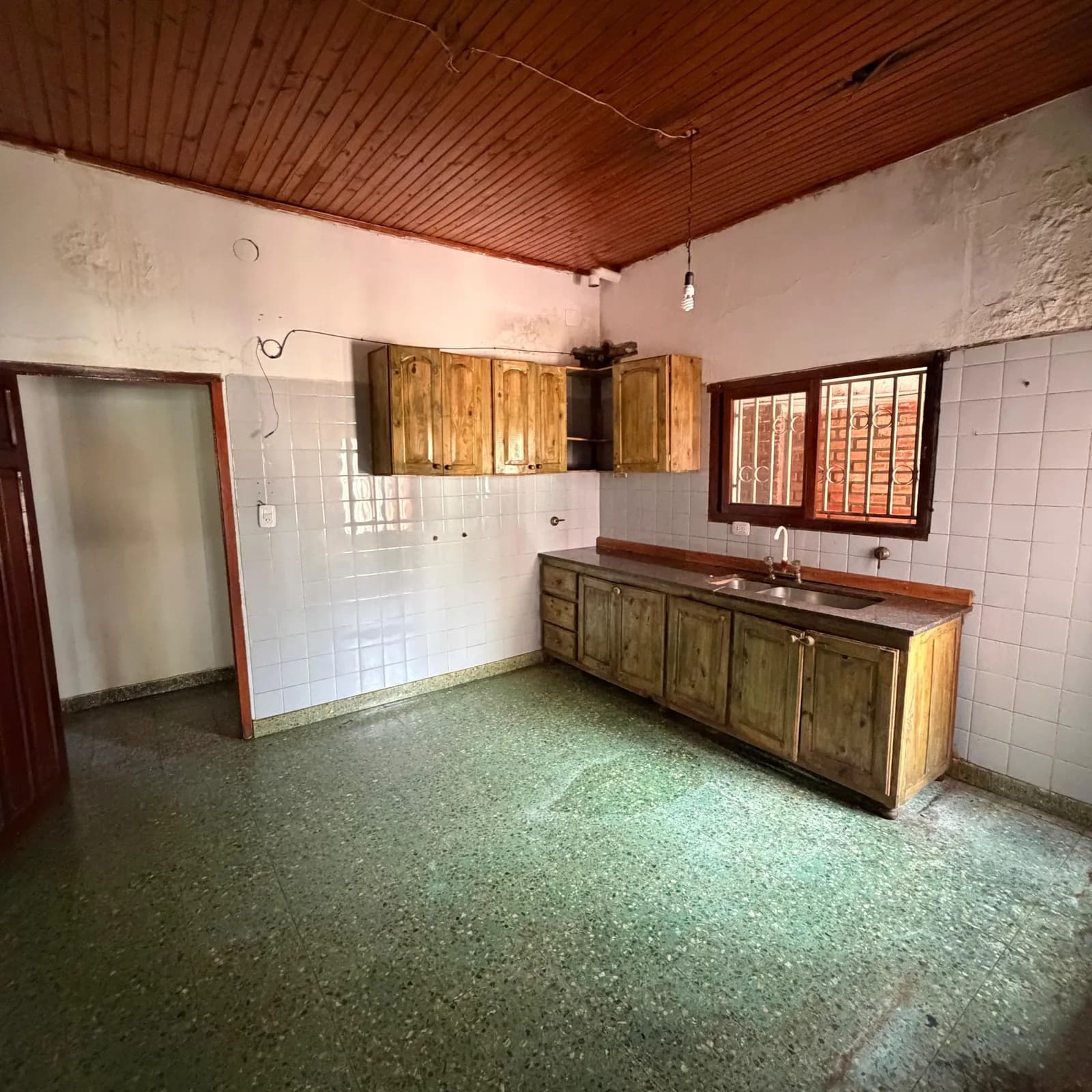 Casa a reciclar sobre Calle Chubut casi Av. Lavalle