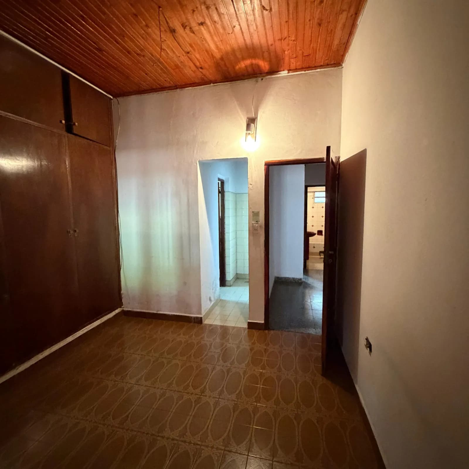 Casa a reciclar sobre Calle Chubut casi Av. Lavalle