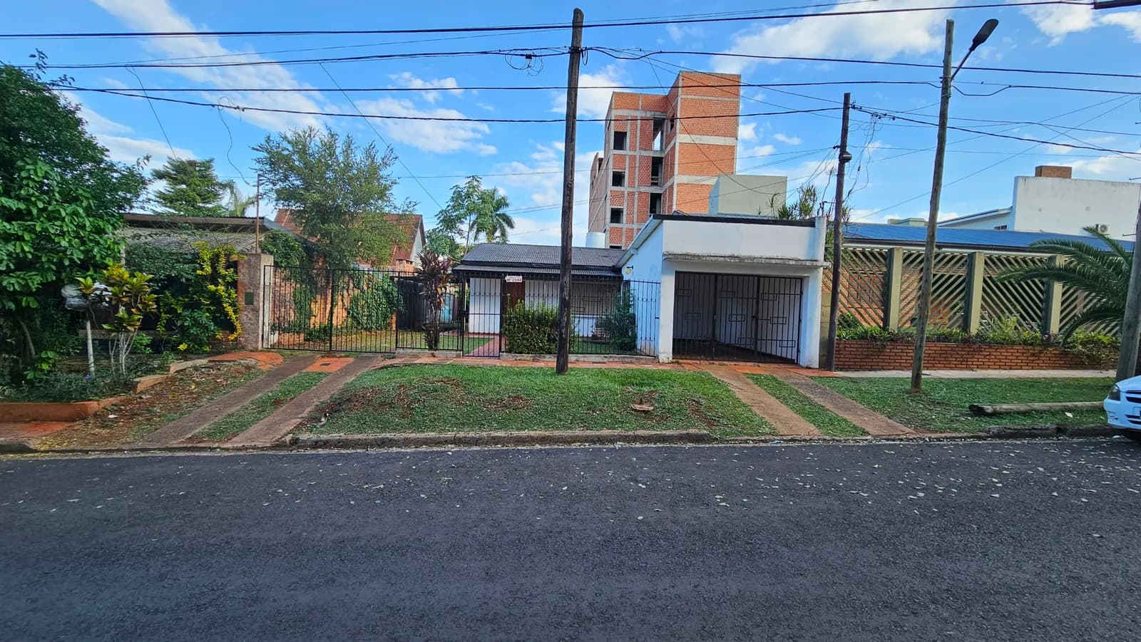 Casa 4 Dormitorios + Gran Patio (12x36m) – 50m Av. Lavalle
