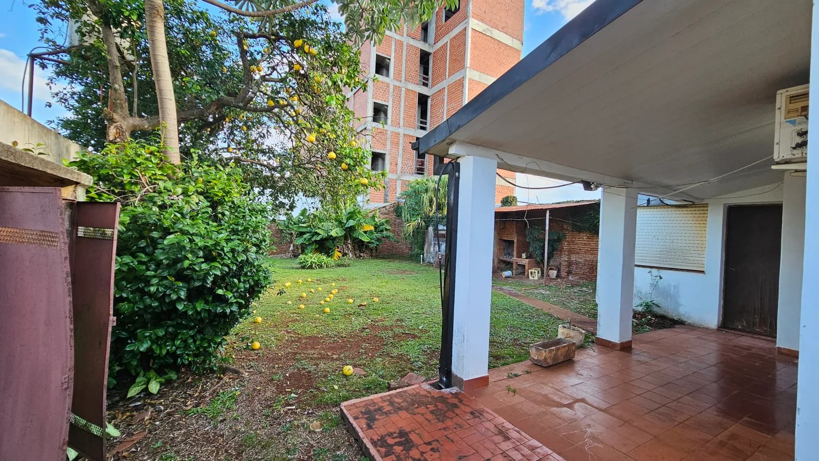 Casa 4 Dormitorios + Gran Patio (12x36m) – 50m Av. Lavalle
