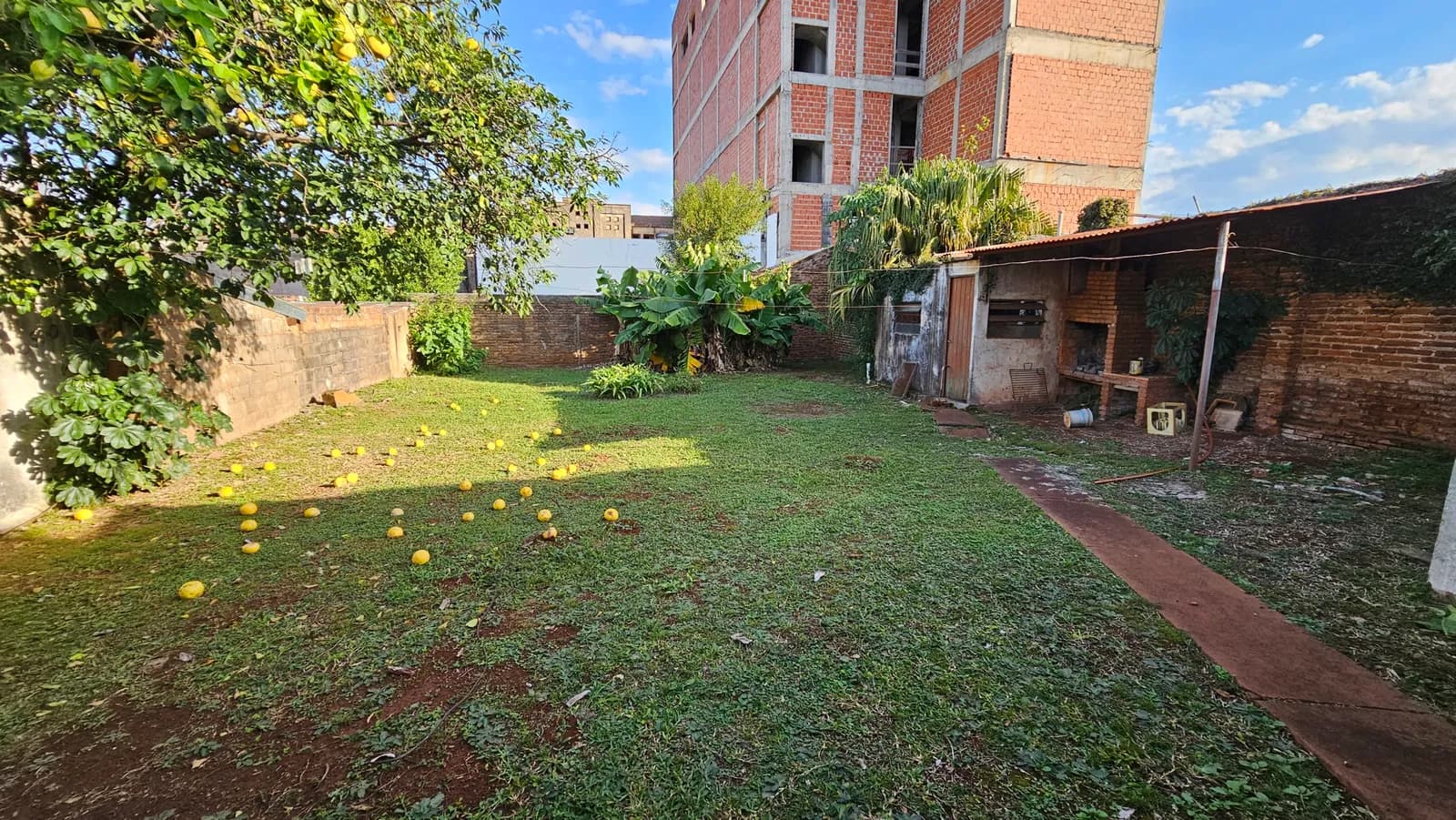 Casa 4 Dormitorios + Gran Patio (12x36m) – 50m Av. Lavalle