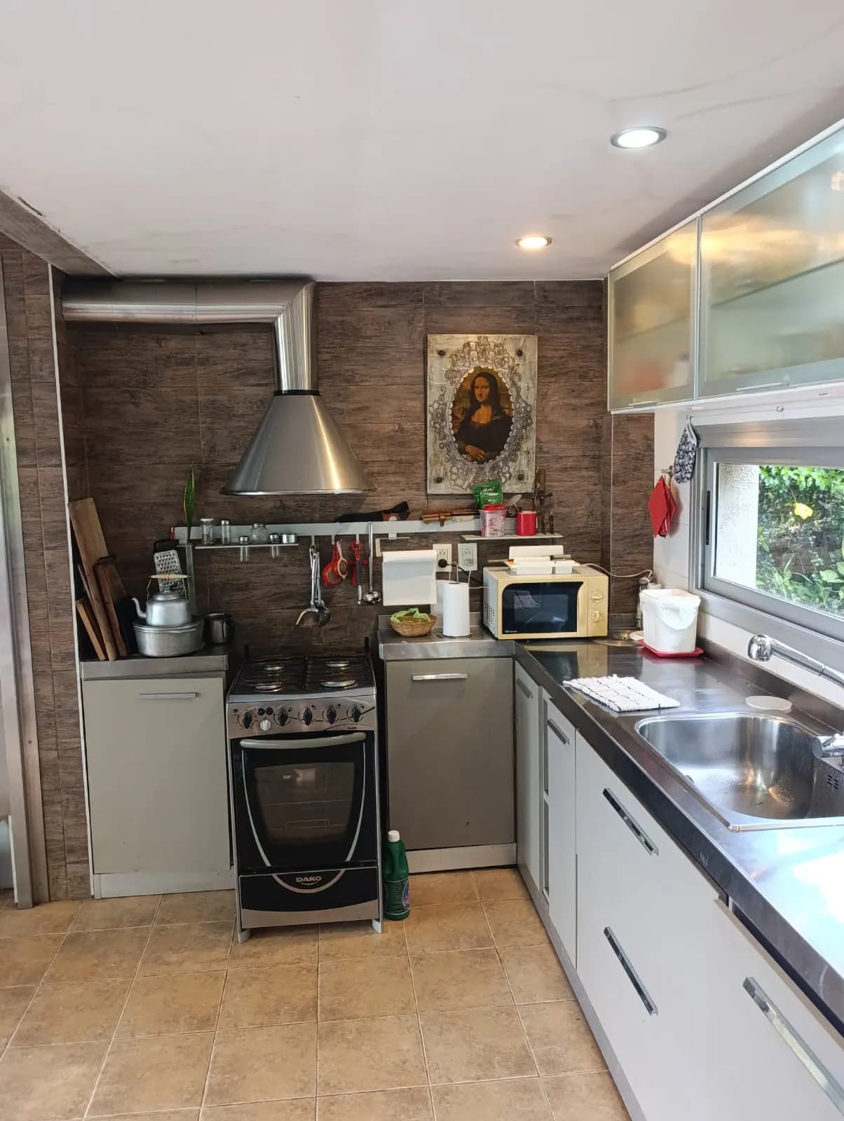 VENDO Casa 4 Dormitorios y 3 Baños uno en suite, en San Ignacio, frente al Aº Yabebiry. Playa arena. Gran parque y Piscina 6mx3m.