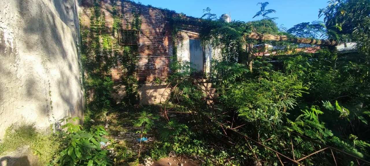 TERRENO CON CONSTRUCCIÓN A RECICLAR O DEMOLER – LAS HERAS