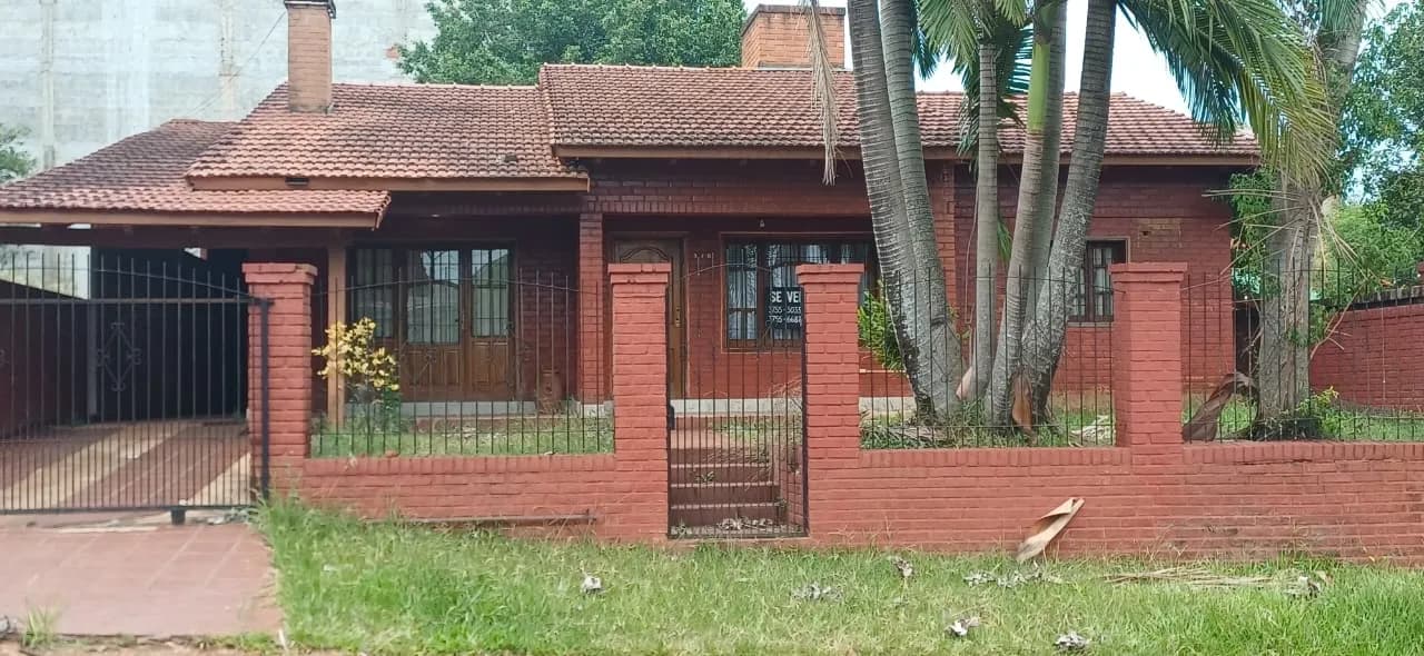 PRECIOSA CASA CENTRICA EN VENTA -OBERA