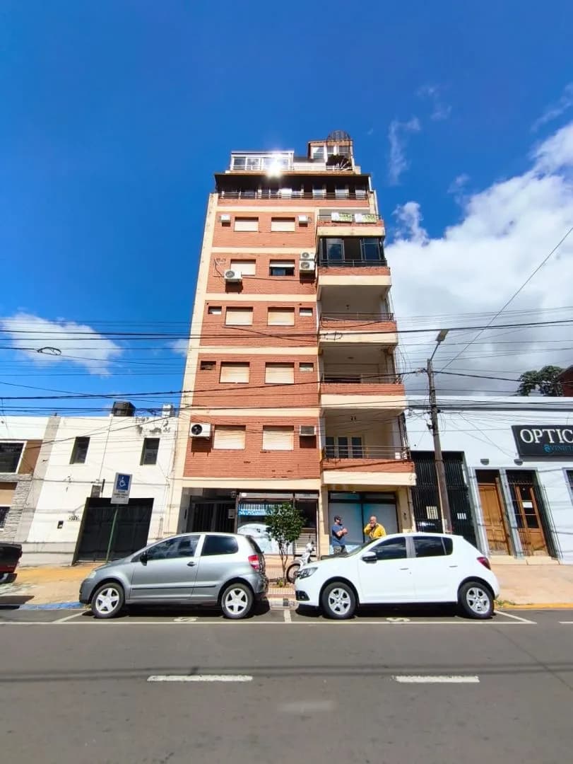 VENTA o ALQUILER Departamento 2 Dormitorios, céntrico y con Vista al Río.