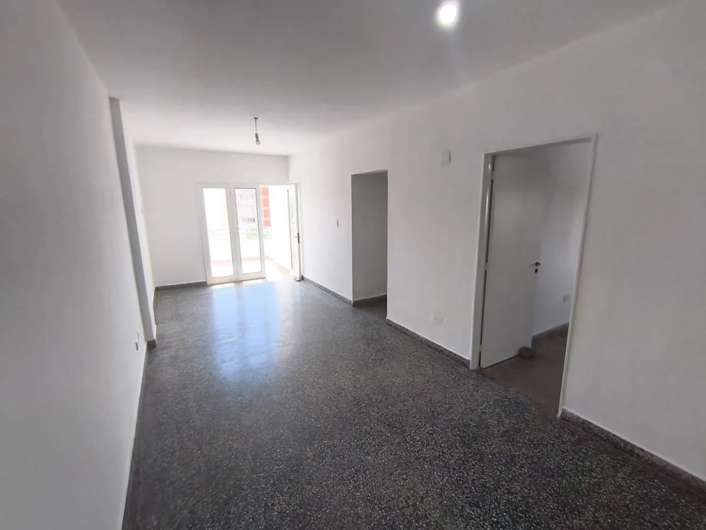 VENTA o ALQUILER Departamento 2 Dormitorios, céntrico y con Vista al Río.