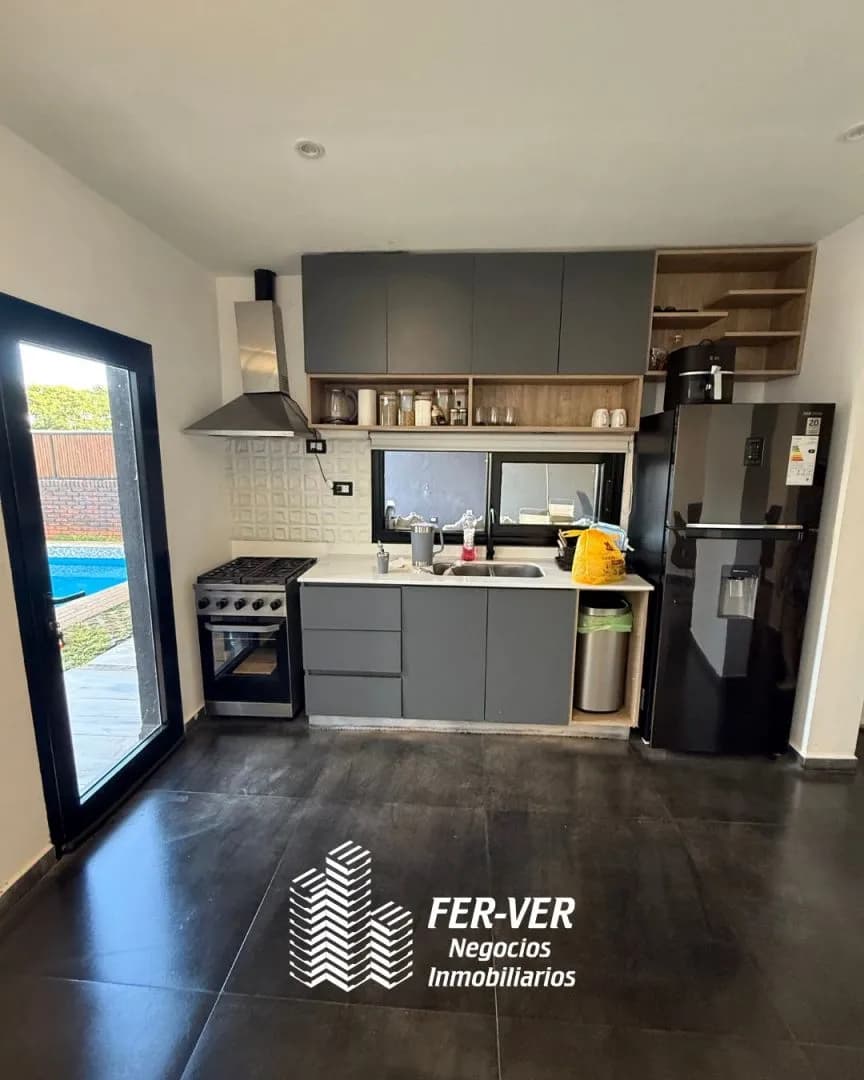 CASA  EN VENTA. 3 DORM. B° PRIVADO PANAMBI