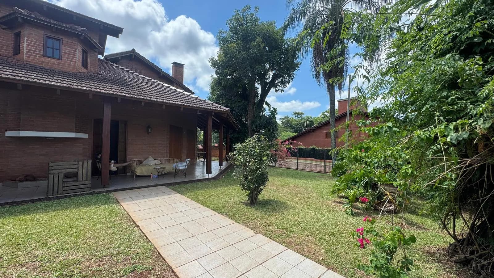 Casa en venta cuartro dormitorios y piscina El Dorado, Misiones