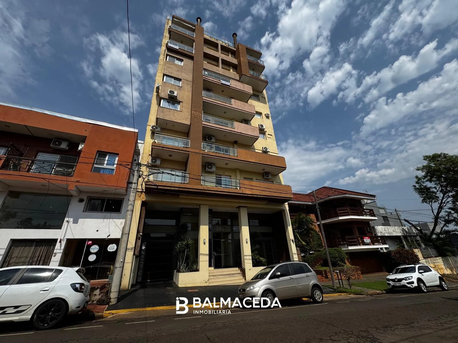 EXCELENTE DEPARTMENTO EN VENTA DE 3 DORMITORIO CON COCHERA - VILLA SARITA