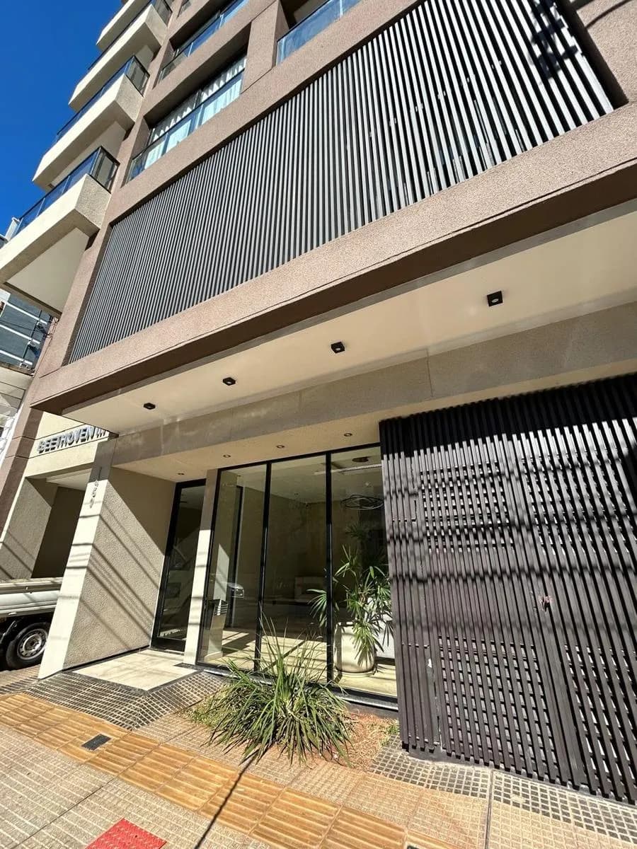 Departamento en venta tres ambientes con cochera, Posadas, centro
