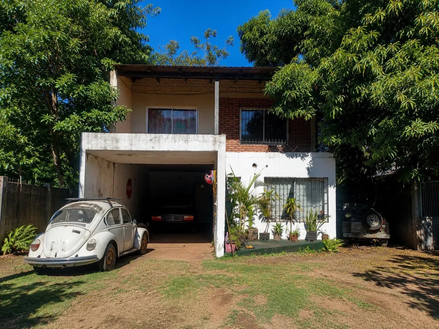 Casa con Amplio Terreno en Av. López y Planes casi Av. San Martín