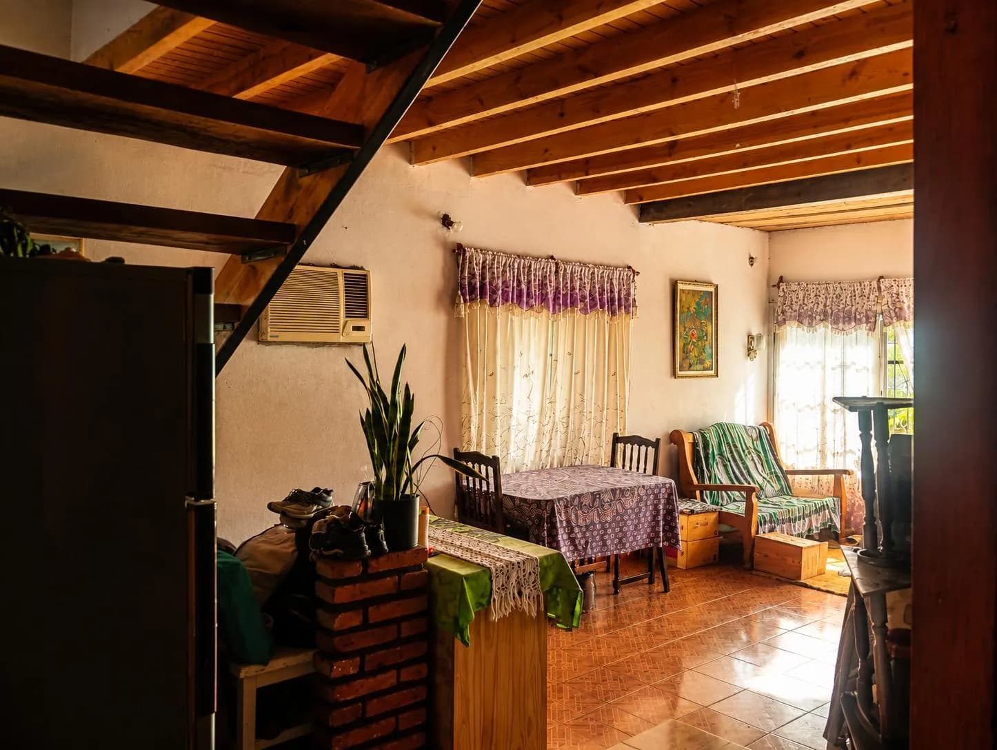 Casa con Amplio Terreno en Av. López y Planes casi Av. San Martín