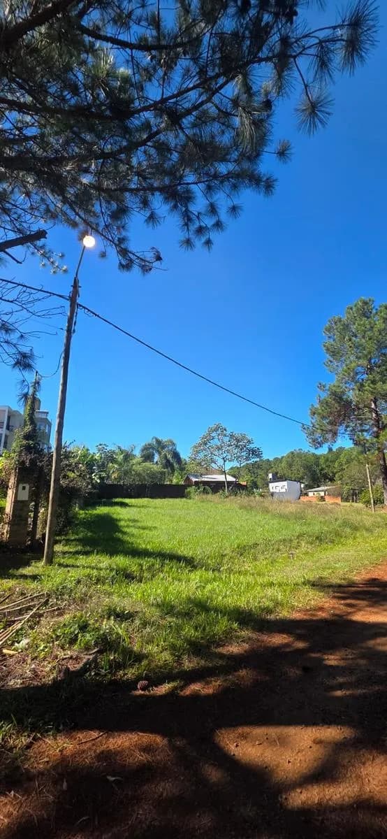 Terreno de 310m2 en Barrio del Lago