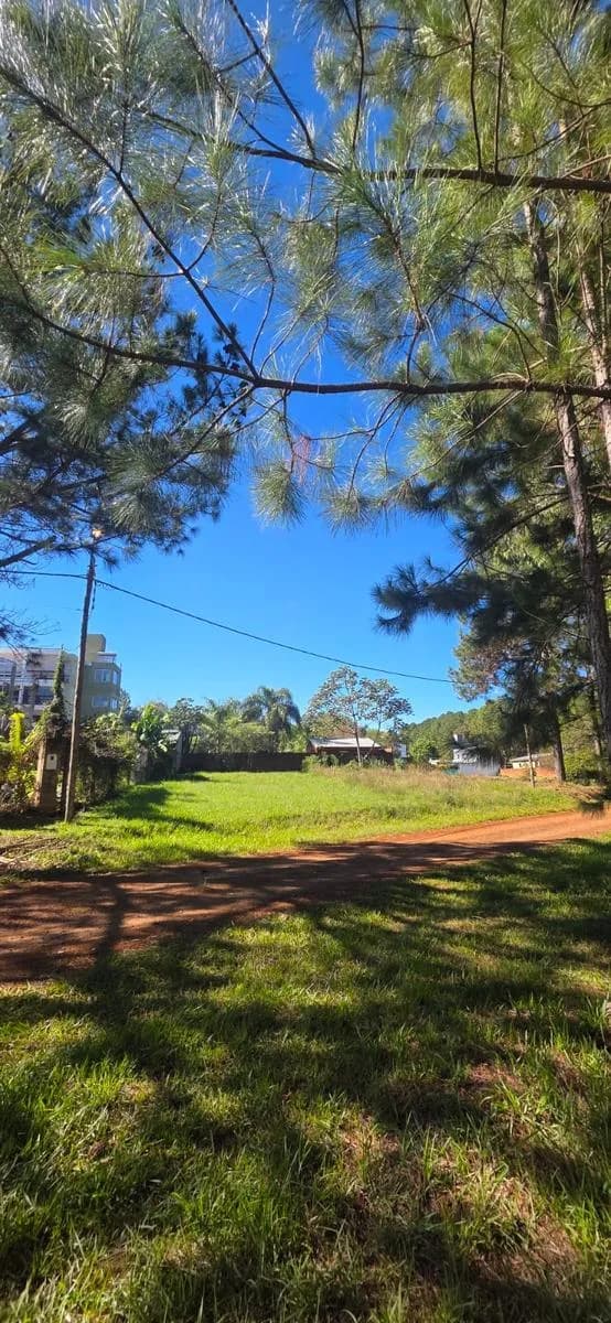 Terreno de 310m2 en Barrio del Lago